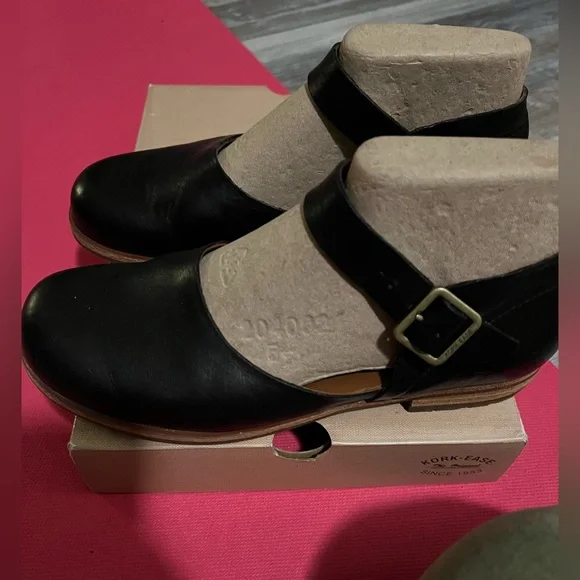 🪄 Kork-Ease mary jane style, black leather upper 7.5. Gently used and boxed. - Picture 2 of 8